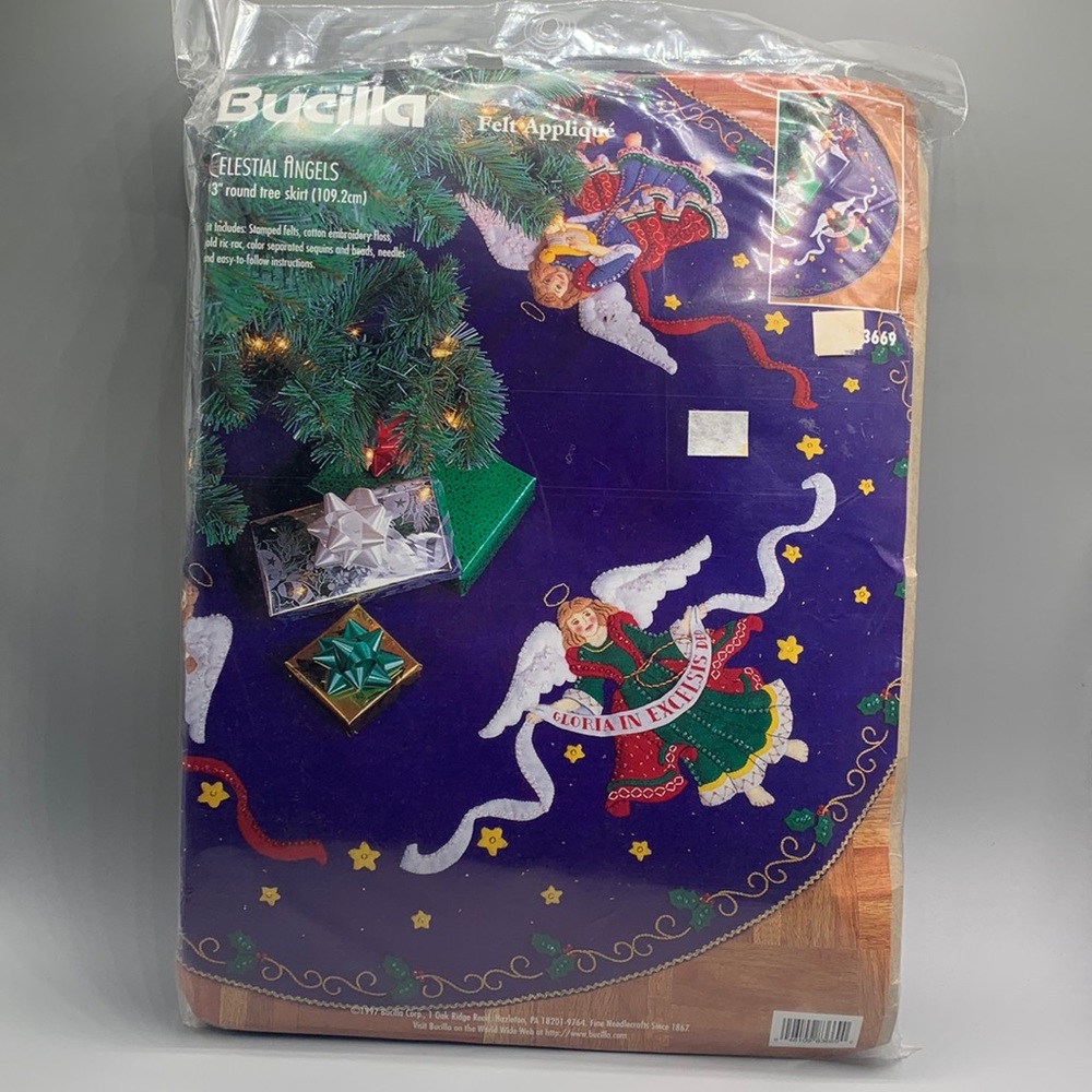 Bucilla Celestial Angels Felt Appliqué 43” Tree Skirt NIP Kit No. 83669